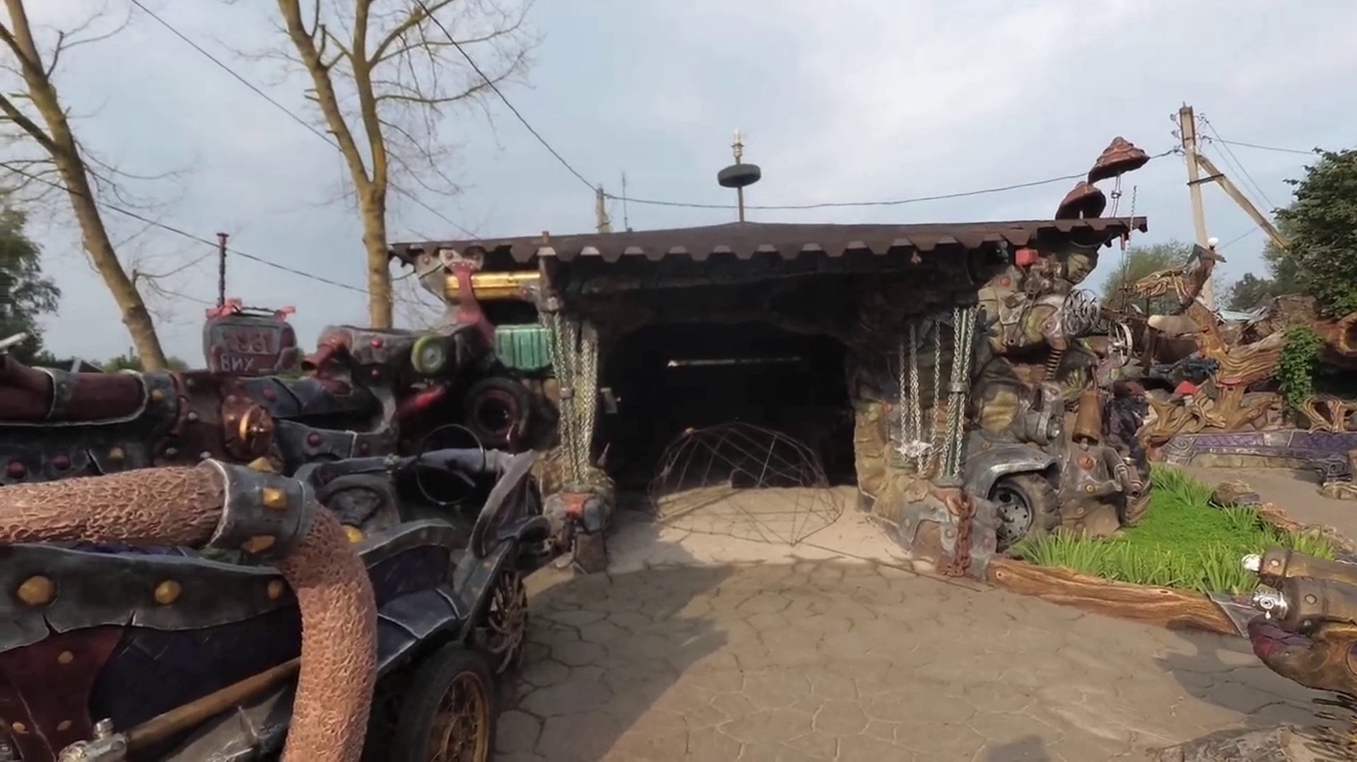 обзор дома. гаража.оформление декоративная штукатурка.цветник.на даче. смотреть онлайн