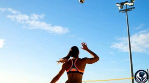 Игра в пляжный волейбол / Красивые девушки / Часть 30