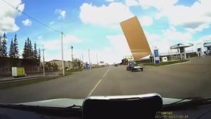 Когда движущийся в попутном направлении объект становится встречным 😱💥