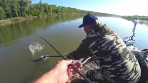 РЫБАЛКА С НОЧЁВКОЙ НА ОСТРОВЕ. Уха на костре, люля из щуки, коптим рыбу.