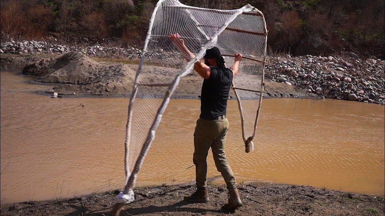Рыбалка с помощью системы полумесяца / Супертехника рыбалки / Много рыбы за 10 минут смотреть онлайн
