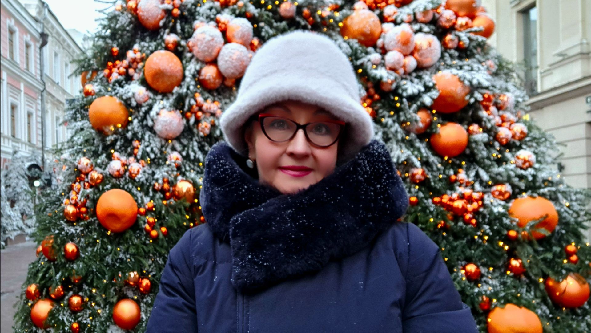 Мандариновый рай на Старом Арбате. Узнай свой вес в мандаринках! Новогодняя Москва 2026 смотреть онлайн