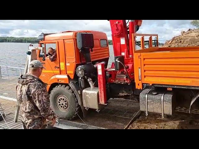 Разгрузка с самоходного парома