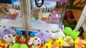 Вытаскиваем игрушку с игрового автомата хватайка 🕹️ смотрим 05-01-2026