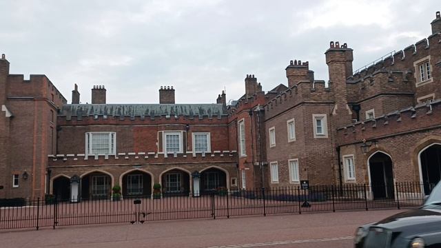 Сент-Джеймсский дворец, Лондон, Англия (St. James's Palace, London, UK)