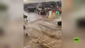 البرازيل.. أمطار غزيرة تحول بلدة بوكويس إلى نهر