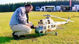 Демонстрационный полёт радиоуправлемого вертолёта