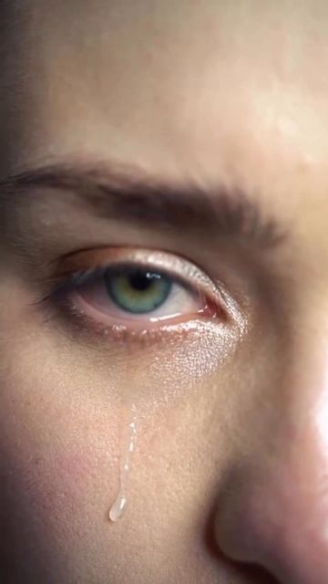 Женщина, которая выбирает смотреть онлайн