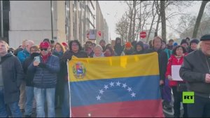 مظاهرة أمام السفارة الأمريكية في بروكسل احتجاجا على التدخل العسكري في فنزويلا