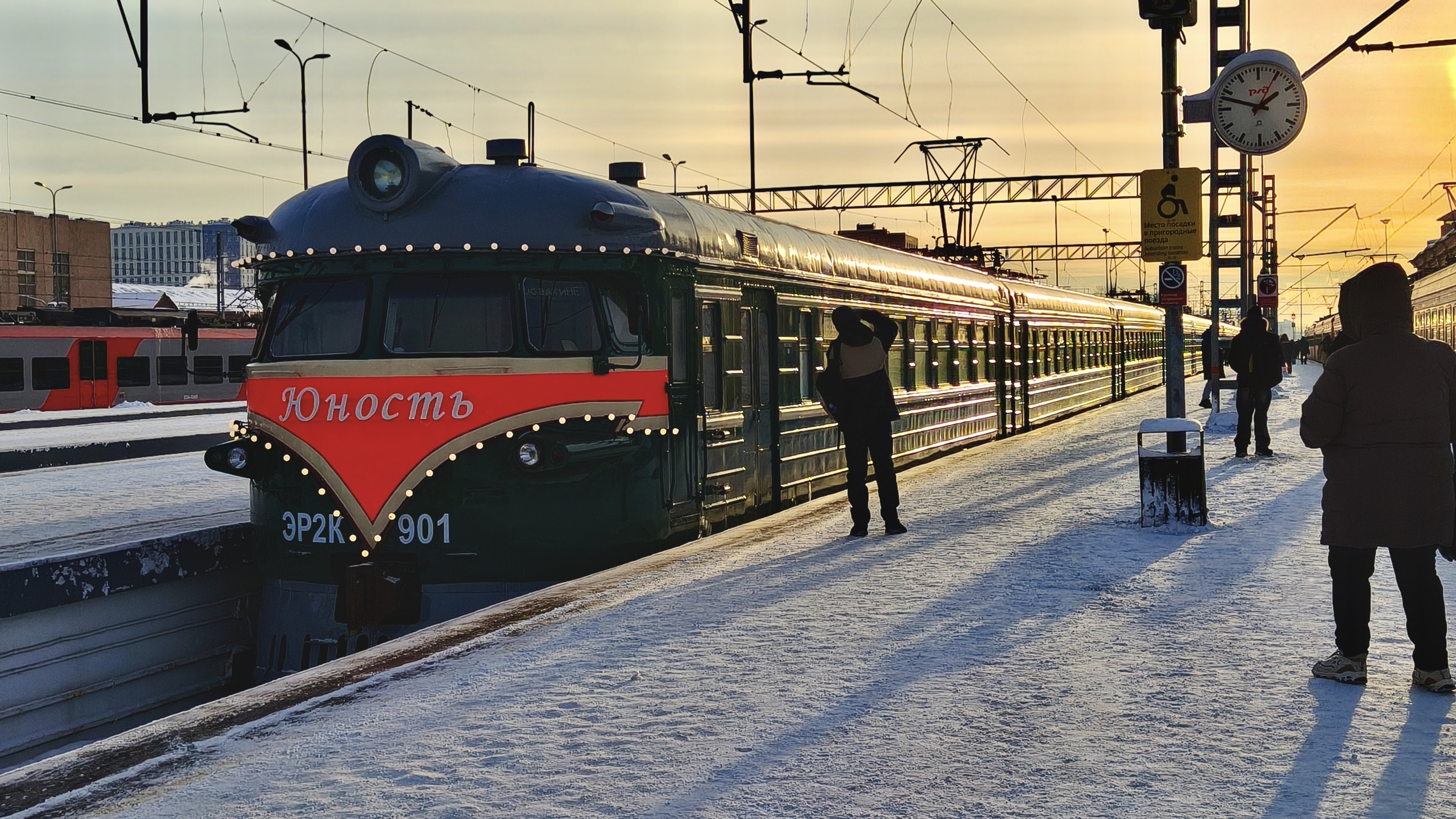 Рождественские морозы. Поездка на Ретропоезде ЭР2К 901 "Юность" Гатчина Балтийская - Санкт-Петербург смотреть онлайн