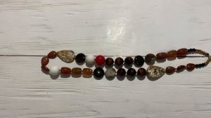 Колье и бусы.