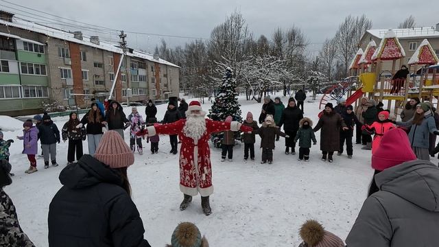 Танцы с Дедом морозом! смотреть онлайн