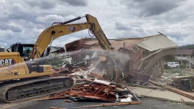 Деликатный снос здания экскаватором смотреть онлайн