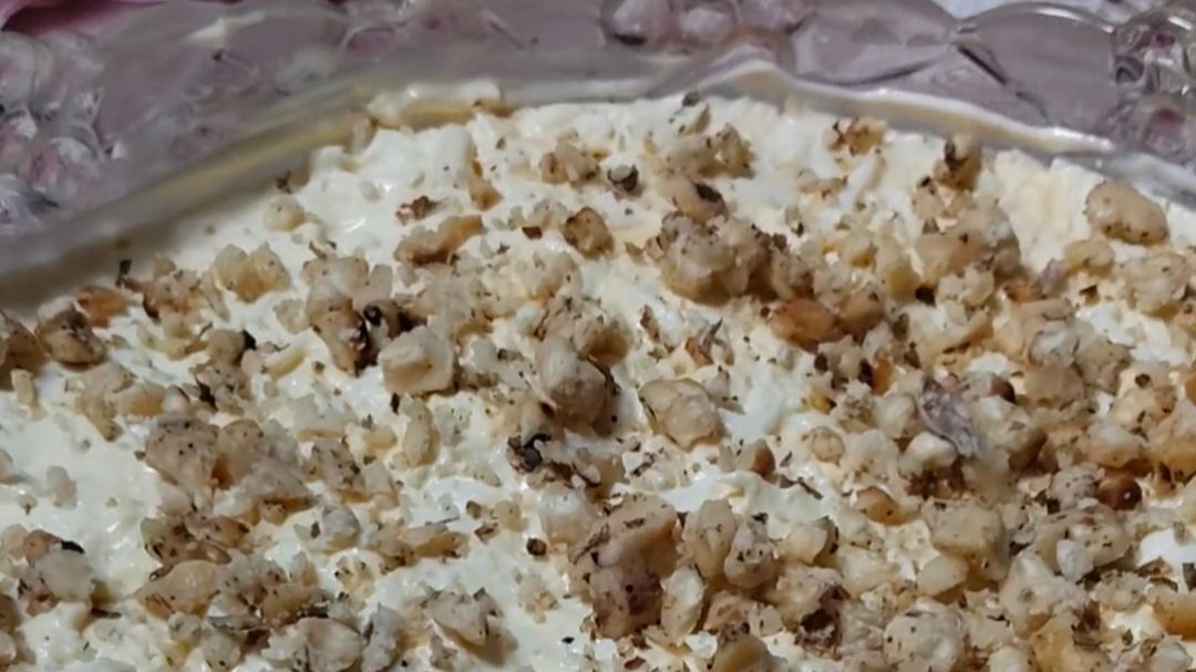 Этот САЛАТ ИСЧЕЗНЕТ со стола ПЕРВЫМ! Слоёная сказка на Новый Год. смотреть онлайн