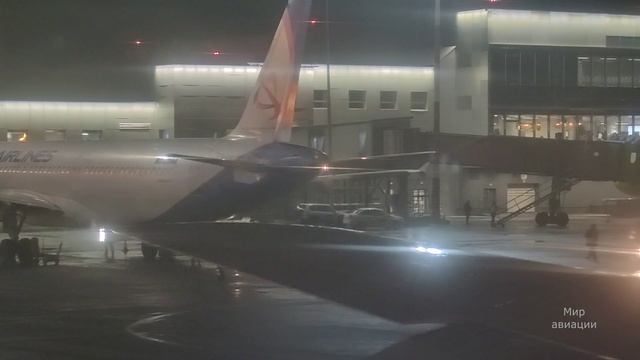 Ночной взлет с Уфы самолета SSJ100