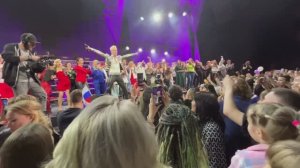 SHAMAN и поклонницы