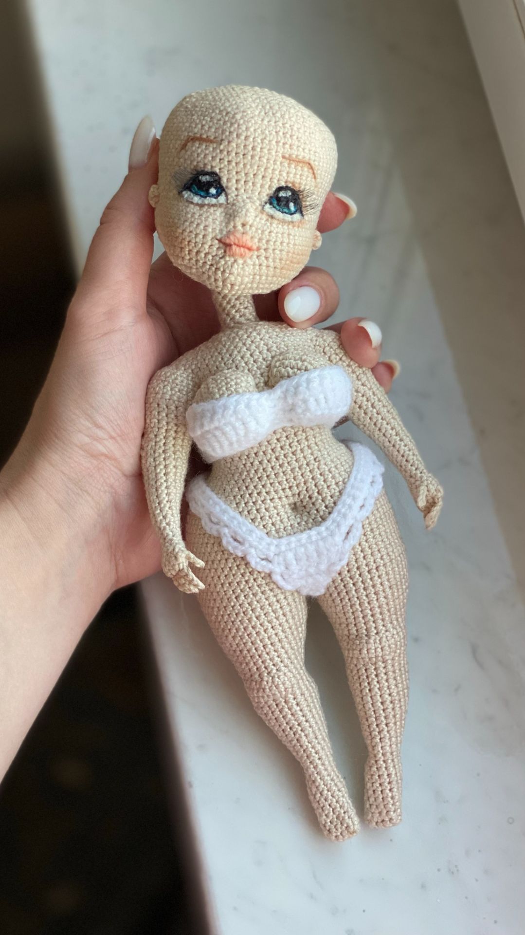 Кукла с пышными формами