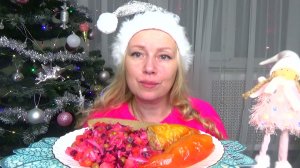 Мукбанг перец фаршированный, винегрет салат с хлебом. Еда.