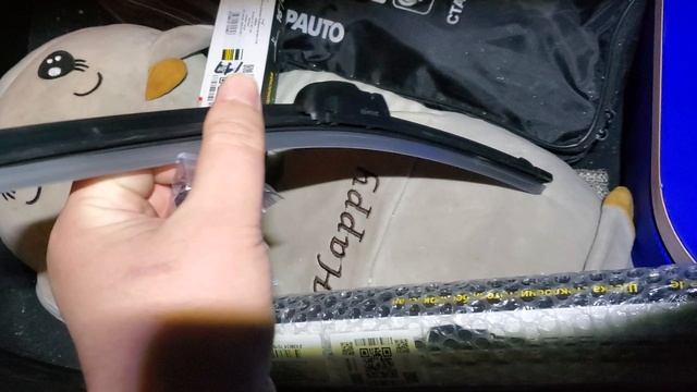 Хюндай Ай20 (Hyundai i20) первое поколение, очередная замена щеток стеклоочистителя лобового стекла. смотреть онлайн