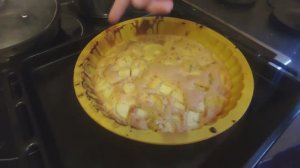 Готовим шарлотку в духовке и в форме