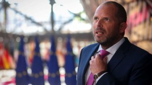 Грозивший "стереть Москву" министр обороны Бельгии отчитался о призыве в армию