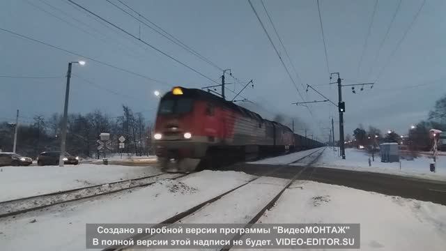 Грузовой из Белоруссии и "Ласточка". Платформа "Сергиево".