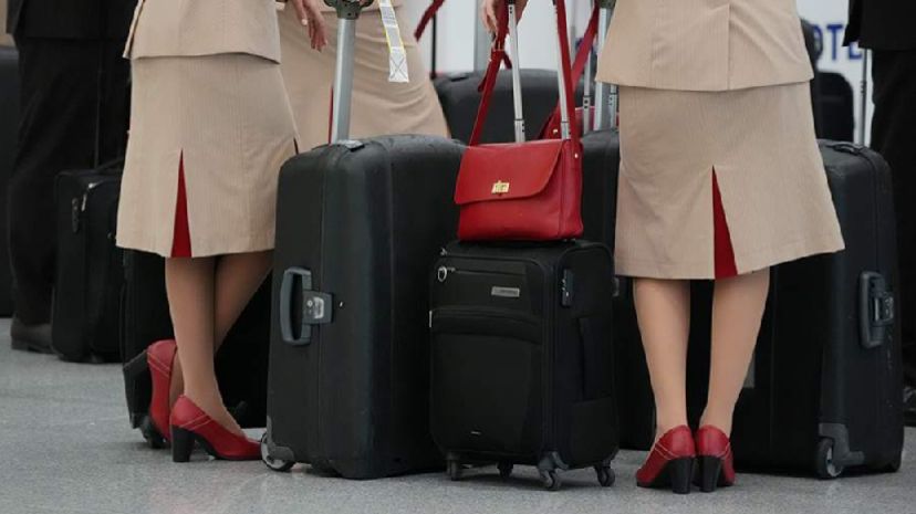 В трех аэропортах были введены временные ограничения на полеты смотреть онлайн