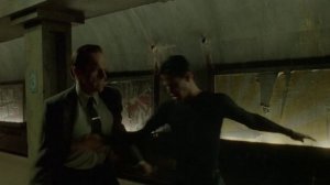 Матрица (1999)Нео решил не бежать от агента.