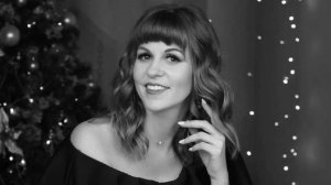 Российский блогер Юлия Глушкова разбилась на снегоходе