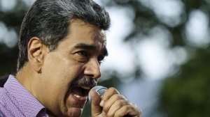 AP: Мадуро нанял адвоката, который помог освободить Джулиана Ассанжа