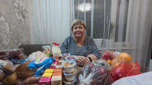 Что ещё  происходило с нами в Москве? Мы дома и все вместе едем в торговый центр.  Наши покупки.