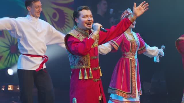 КОРОБЕЙНИКИ - ВИКТОР АРТЕМЬЕВ, ТЕАТР ПЕСНИ "ЯР" смотреть онлайн