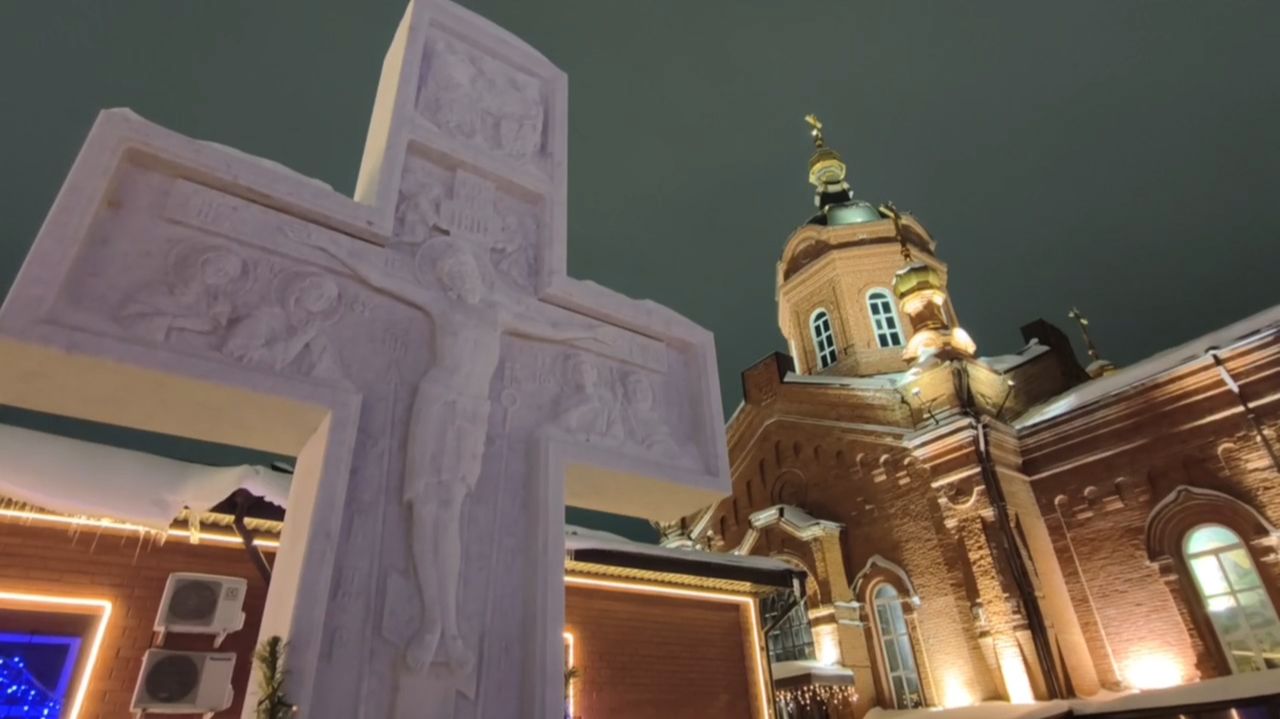 Младенец Иисус, Дева Мария, волхвы и пастухи: Курган накануне Рождества украсил вертеп смотреть онлайн