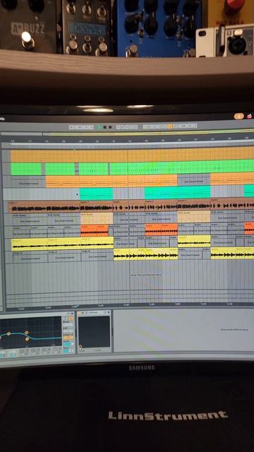 Пишем новые композиции для Максимов/Сокулер project @sokulersergey
.
.
.
#ernieballstrings #studio смотреть онлайн