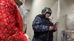 РОСГВАРДИЯ ХОЧЕТ ЗАДЕРЖАТЬ ДЕДА МОРОЗА / МЫ В ШОКЕ ОТ ТОГО ЧТО ТВОРИТСЯ В ЛЕНТЕ / ОКРУЖИЛИ ТОЛПОЙ
