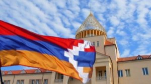 Самопровозглашенная Нагорно-Карабахская Республика объявила независимость.