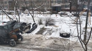 Так убирают снег во дворах.