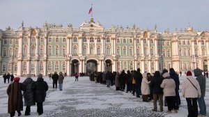 В новогодние каникулы многие стремятся посетить музеи Москвы и Санкт-Петербурга.