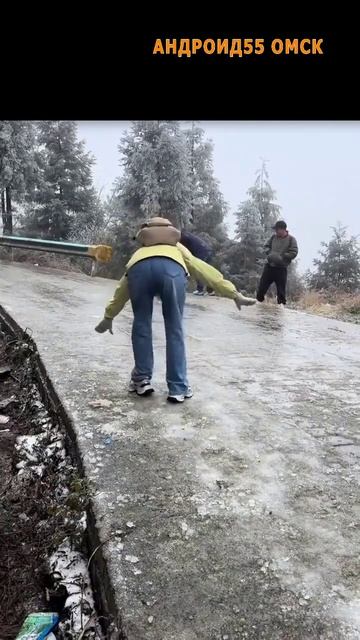 Популярные зимние восхождения в национальном лесном парке Шуангуйшань, Китай🤣 смотреть онлайн