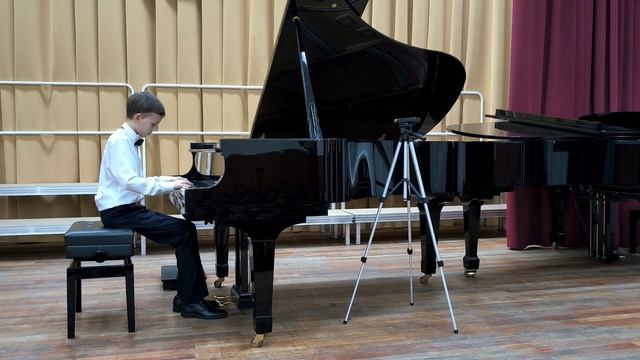 12. Ф.Э. Бах - «Сольфеджио». Исполняет Солгалов Илья