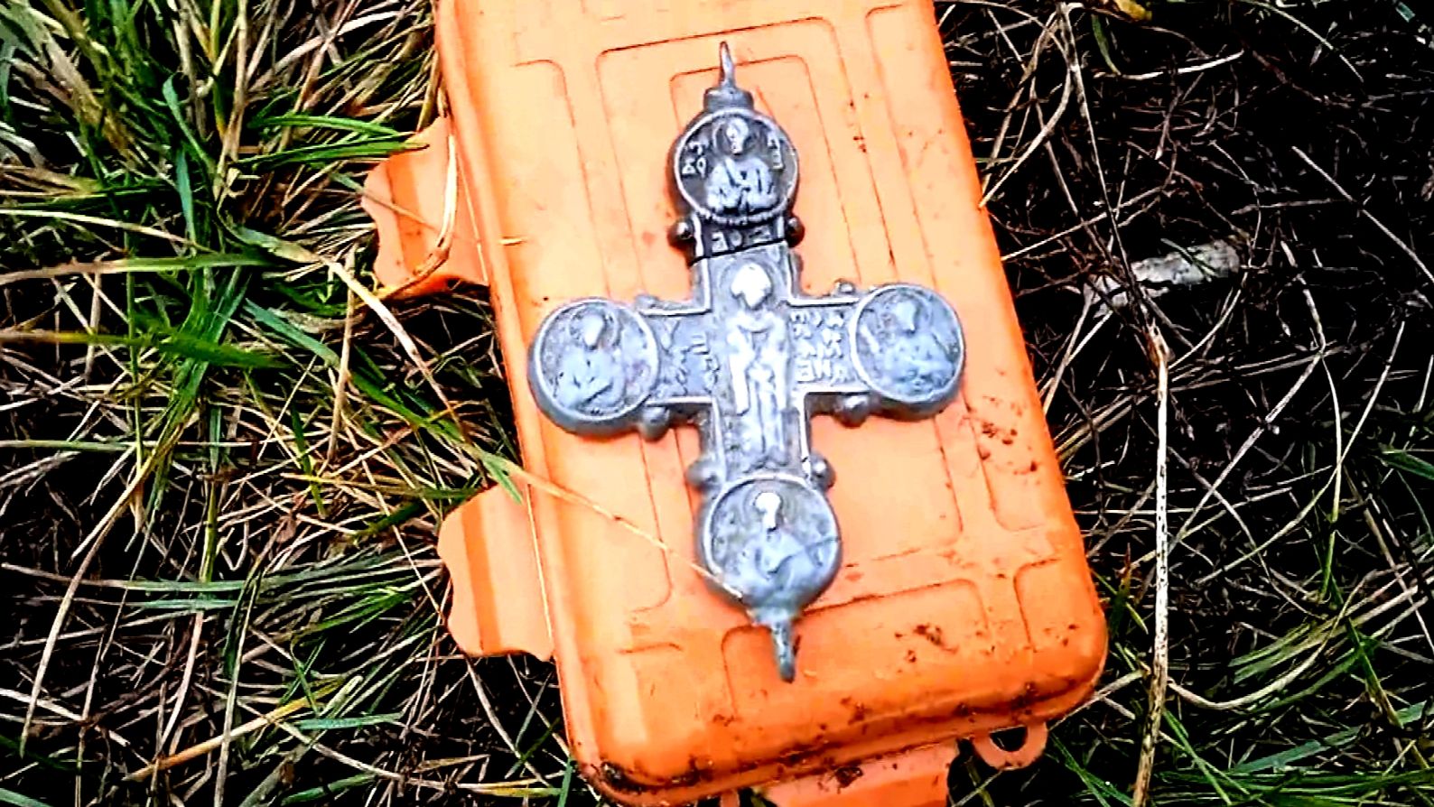 Через 10 лет нашли навершие креста!И огромные монеты! смотреть онлайн