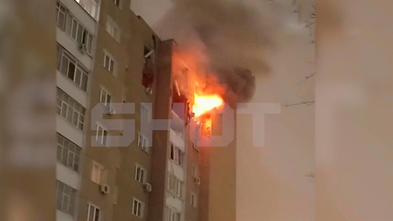 Причиной возгорания жилого дома в Твери стал взрыв бытового газа. смотреть онлайн