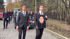 РОДНЫЕ ИСПОЛНИЛИ ЕГО ПРОСЬБУ ... МОГИЛА РОМАНА ПОПОВА НА ВАГАНЬКОВСКОМ КЛАДБИЩЕ | 12.2025