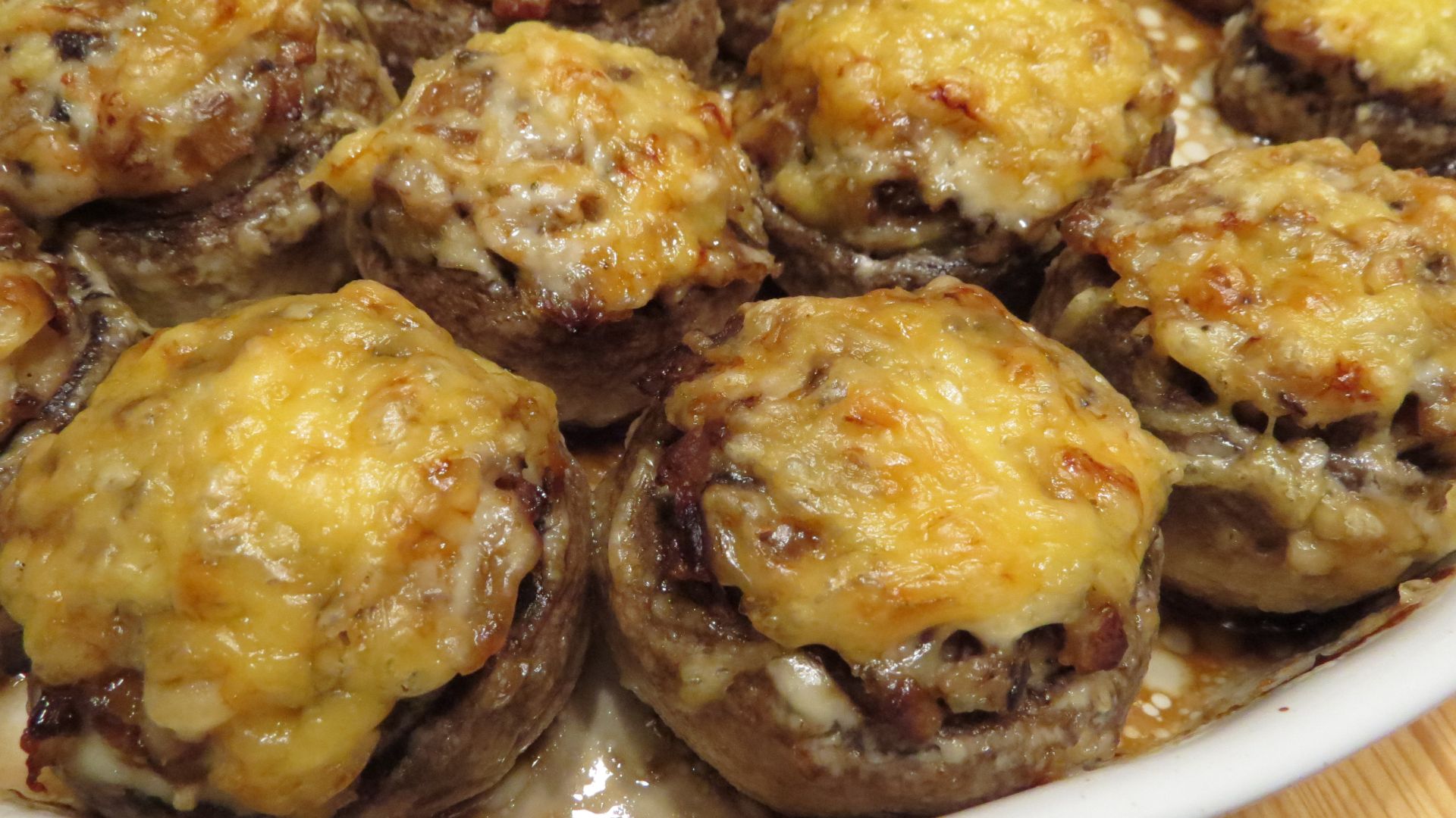 Фаршированные шампиньоны с курицей и сыром смотреть онлайн