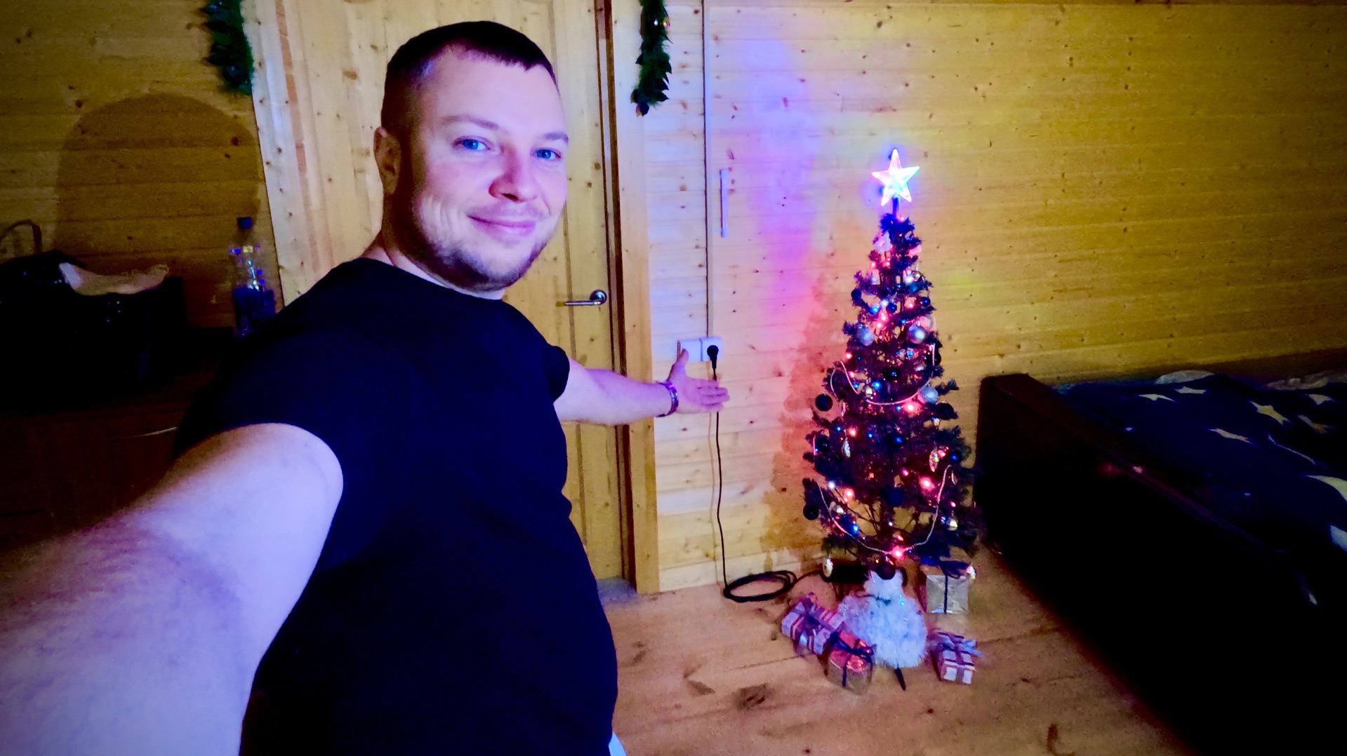 Купили все самые лучшие игрушки, чтобы украсить нашу елку к Новому Году! смотреть онлайн