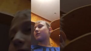 дома у Макса