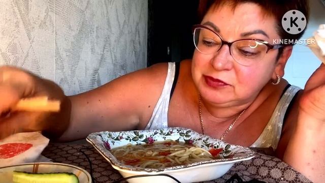 МУКБАНГ/ЛОЖКОЮ ХЛЕБАТЬ УДОБНЕЕ😉/видео с архива смотреть онлайн