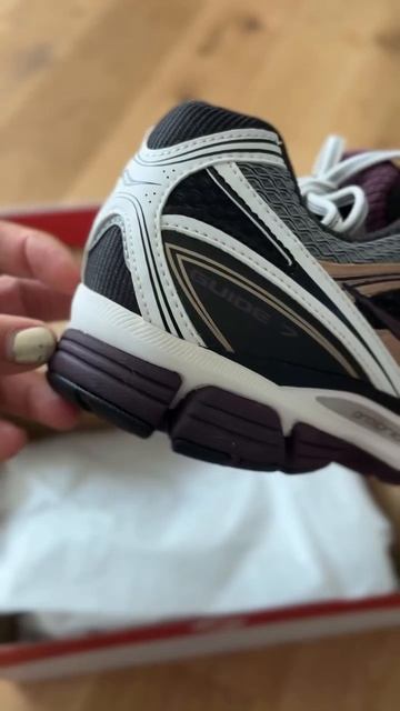 Спортивная модель Saucony Guide 7 смотреть онлайн