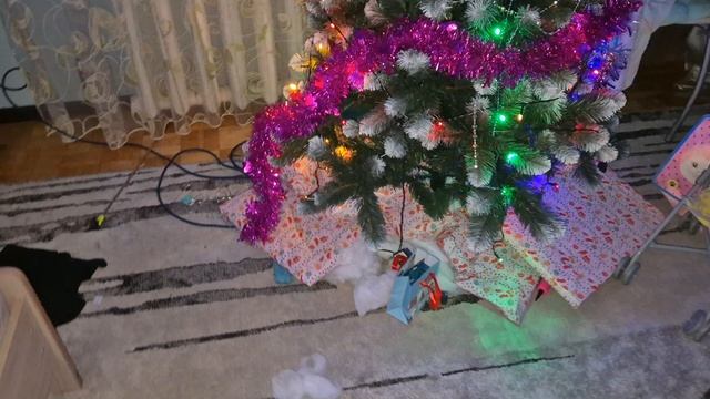 Ева и новогодние подарки. смотреть онлайн