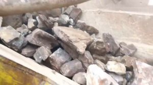 КАК РАБОТАЕТ БОЛЬШАЯ КАМНЕДРОБИЛКА.ГИГАНТ В ДЕЙСТВИИ.МОЩНАЯ ЩЕКОВАЯ ДРОБИЛКА